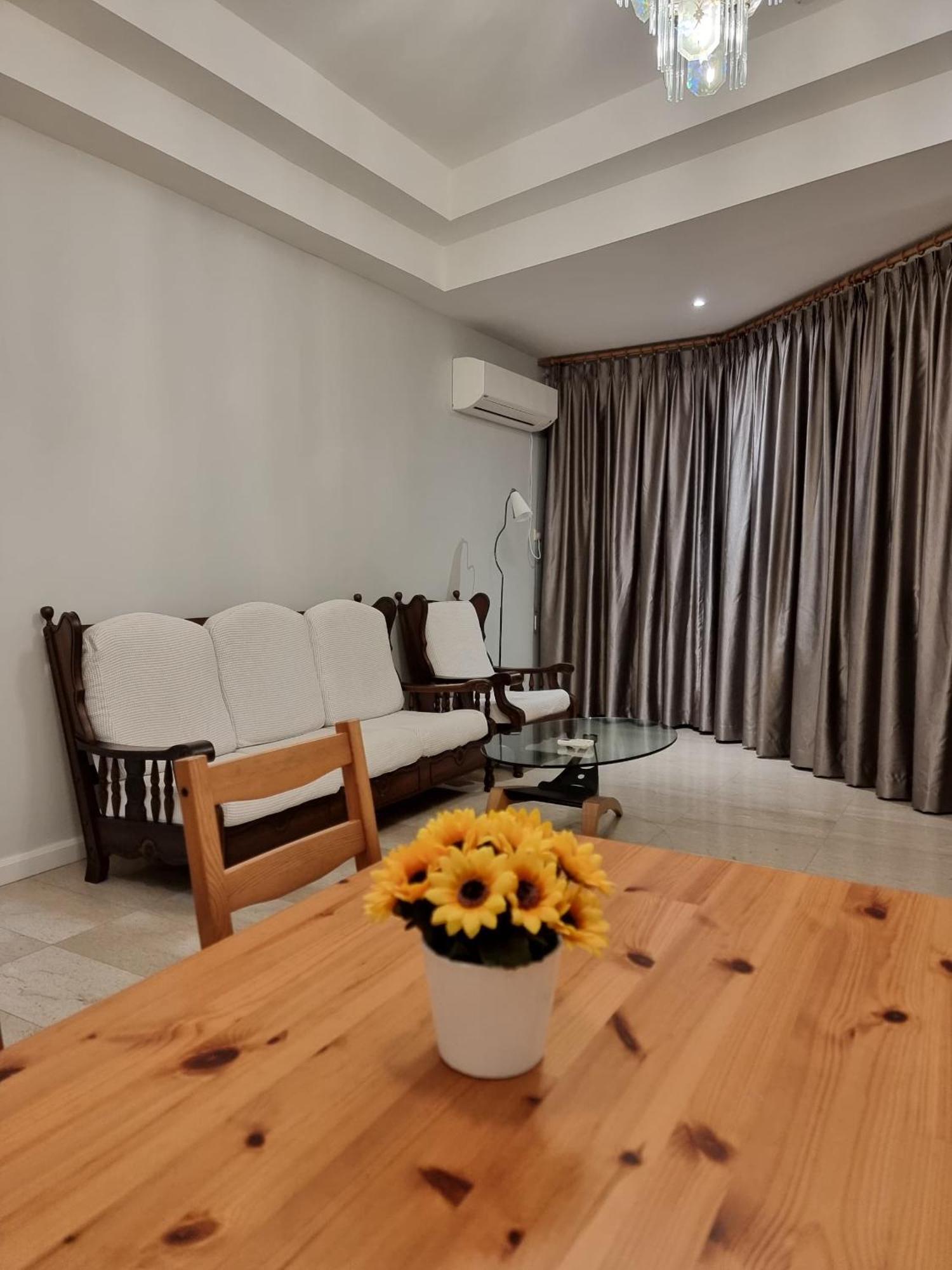 Cozzzy Hut Riverbank Suites Kuching With Spectacular River View Exteriör bild
