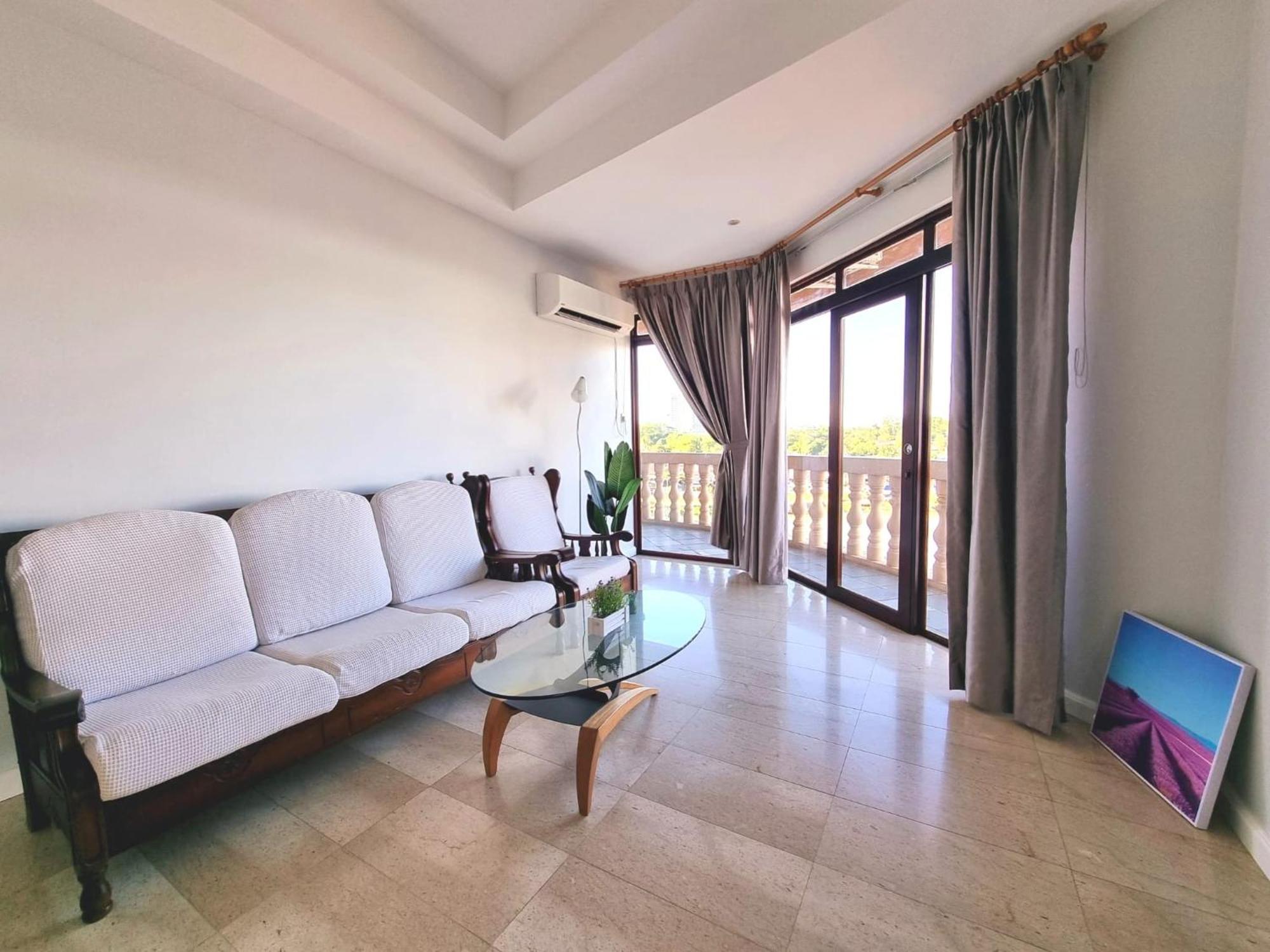 Cozzzy Hut Riverbank Suites Kuching With Spectacular River View Exteriör bild