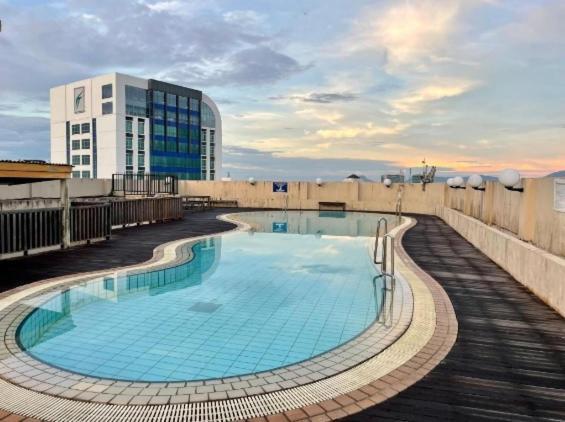 Cozzzy Hut Riverbank Suites Kuching With Spectacular River View Exteriör bild