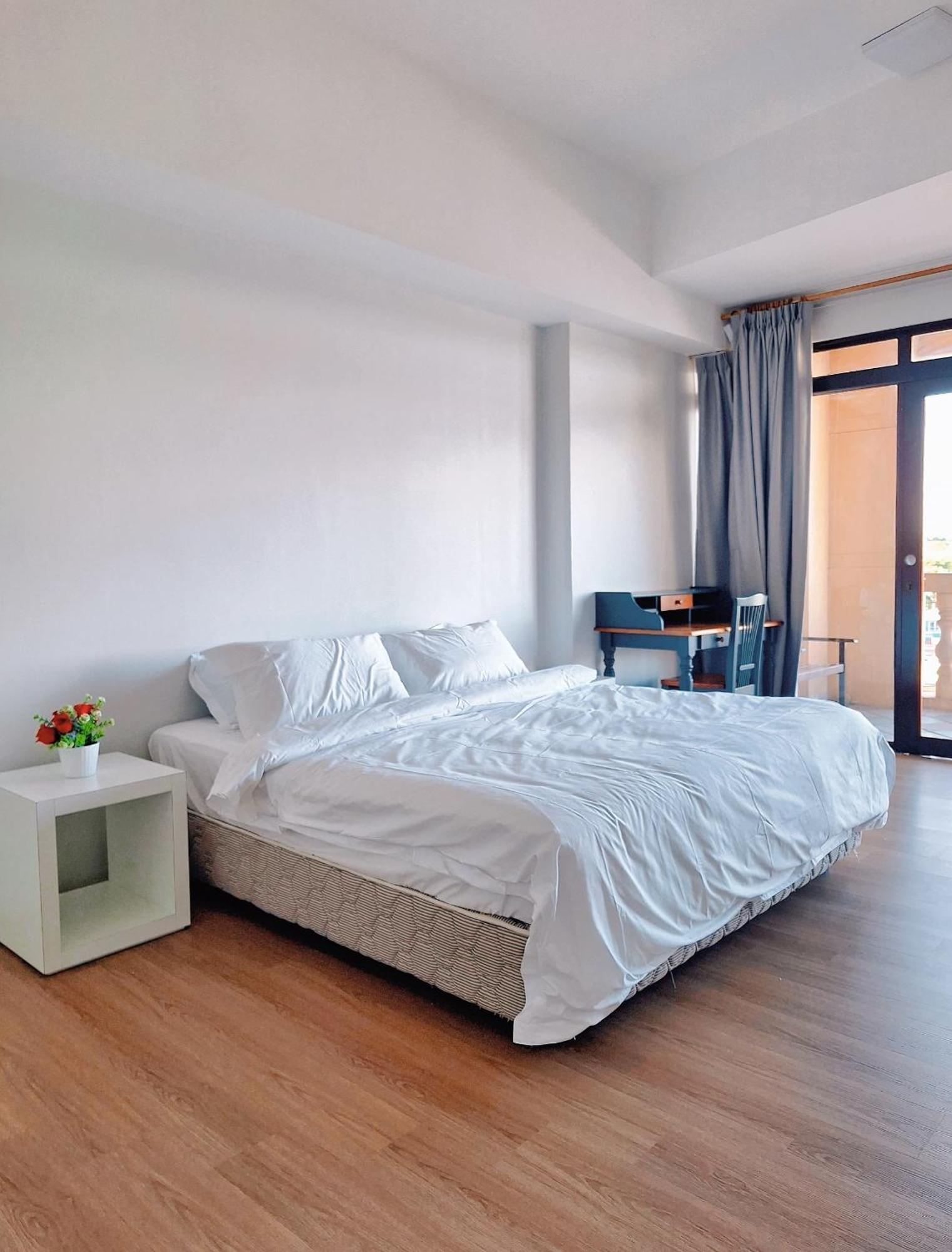Cozzzy Hut Riverbank Suites Kuching With Spectacular River View Exteriör bild